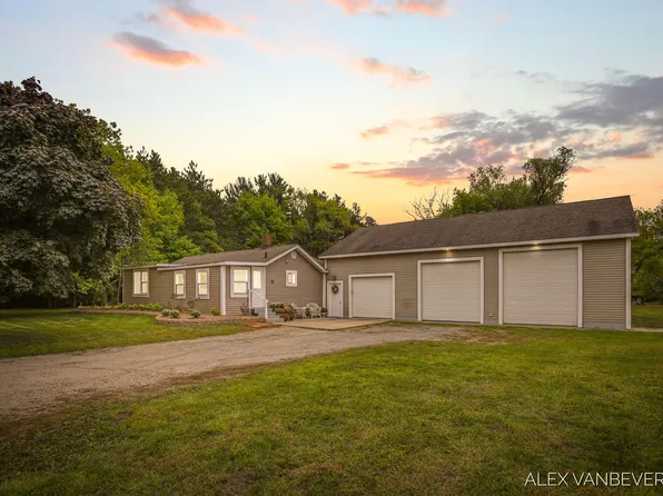 15434 Lincoln St, Grand Haven, MI 49417
