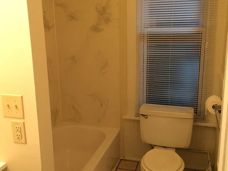 248 1/2 W 5th Ave #R — Photo 8