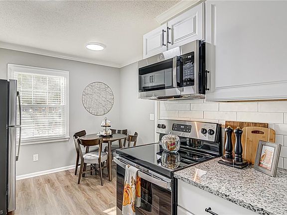 4th image of 23B Park Village Ln
