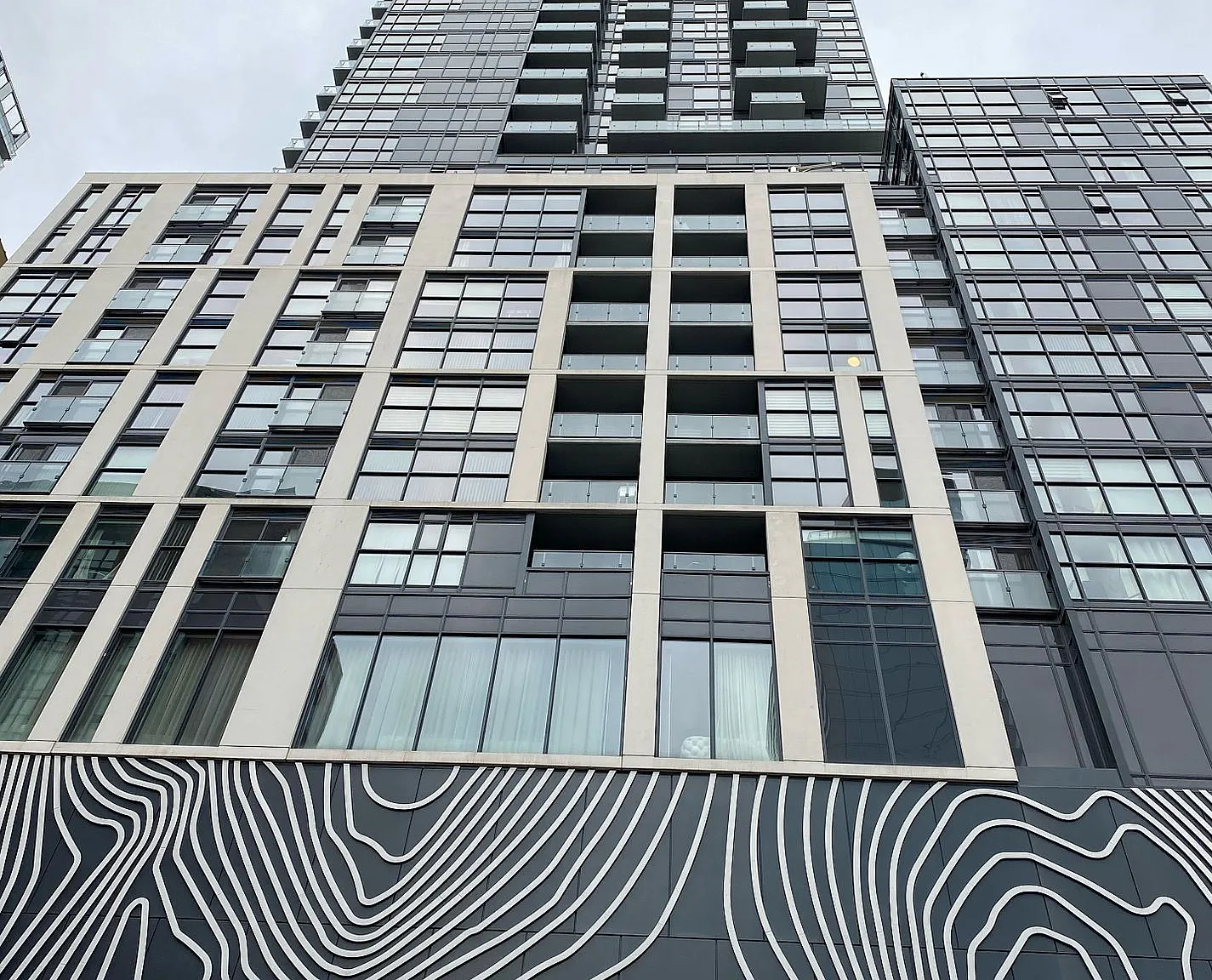 87 Peter St — Photo 1