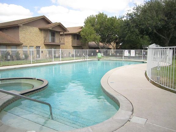 2nd image of 900 E Dallas Ave APT 9