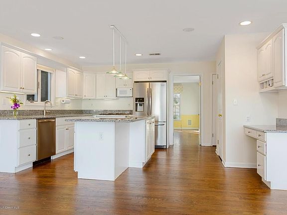 2nd image of 31 Lennox Ave