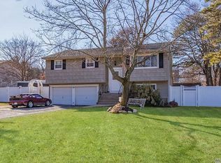 1118 Connetquot Ave, Central Islip, NY 11722