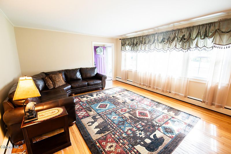 3rd image of 6 Owen Avenue