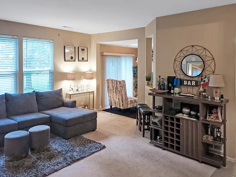 469 Belvedere Ln — Photo 2
