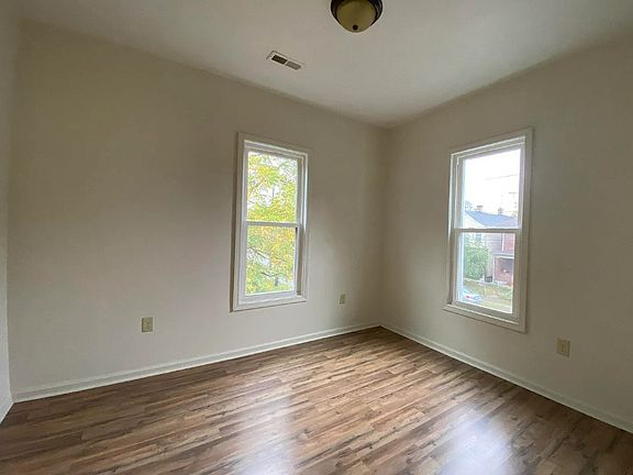5th image of 912 Stewart Ave SE #B