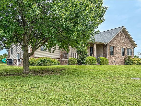 3rd image of 1058 County Road 401