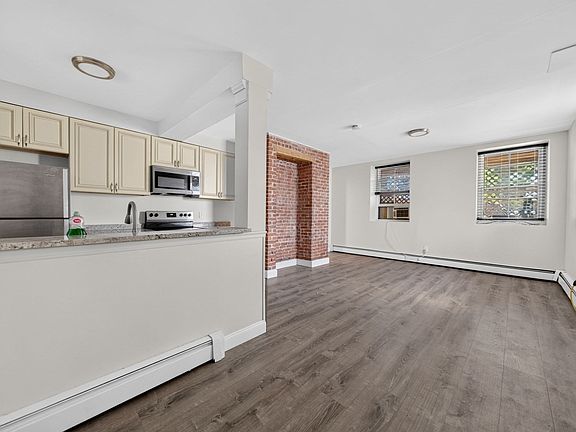 4th image of 533 Locust St APT 1