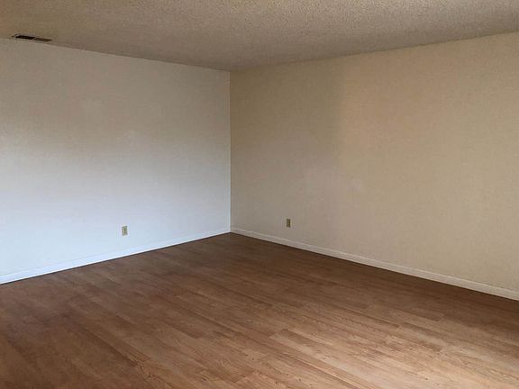 4th image of 624 Peartree Dr