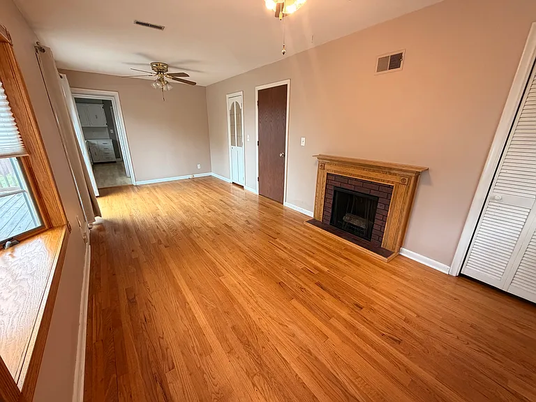 710 S 67th Ave — Photo 11