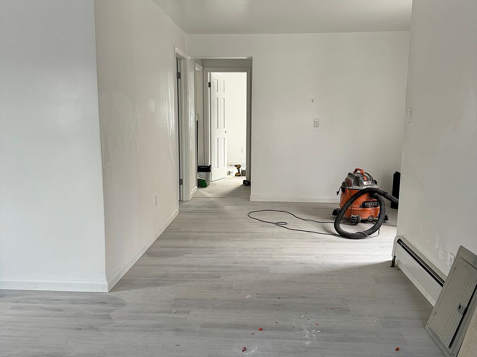 1st image of 187 Burbank Ave #4