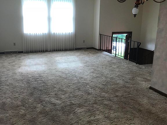 2nd image of 105 Howell Cir