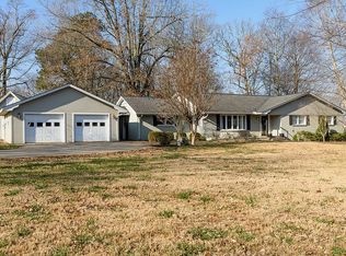 631 Oaks Country Club Rd, Murray, KY 42071
