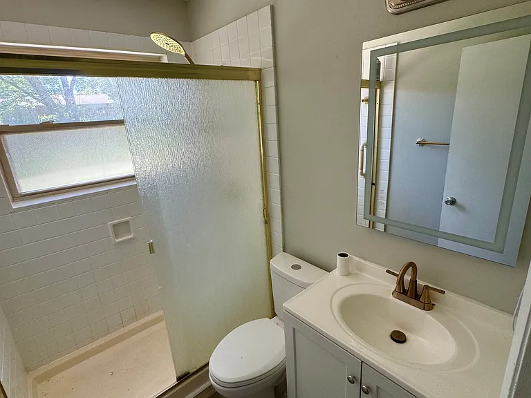 202 Hillside Ln — Photo 3