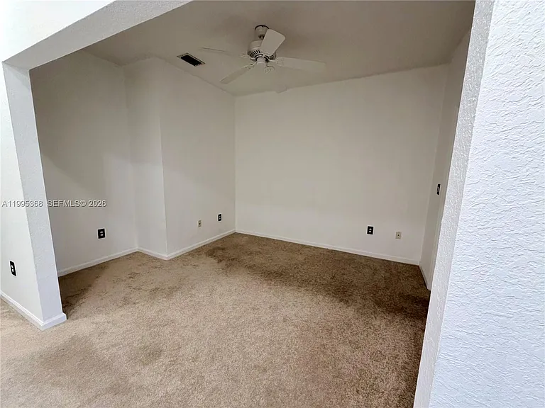 5747 Isles Cir #5747 — Photo 14