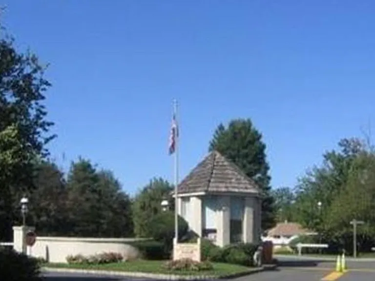 79 Park Gate Dr — Photo 2