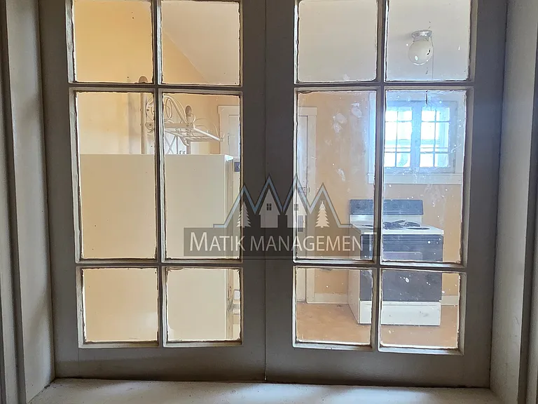 143 Main St W #1/2 — Photo 18