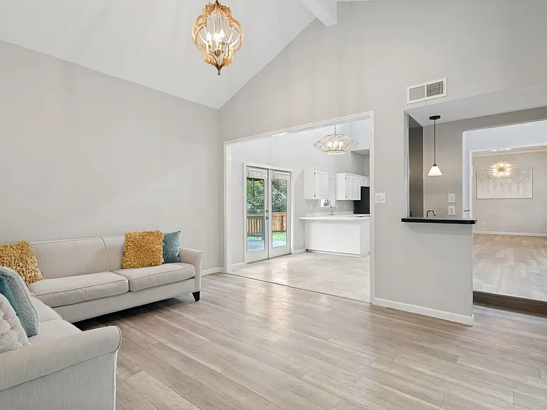 8510 Watchtower St — Photo 9