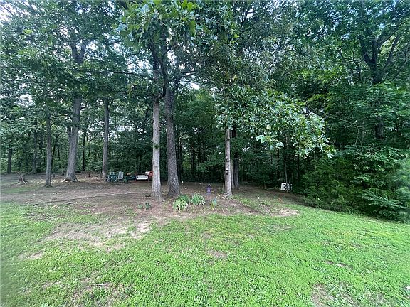 2nd image of 750 Fairview Farm Cir