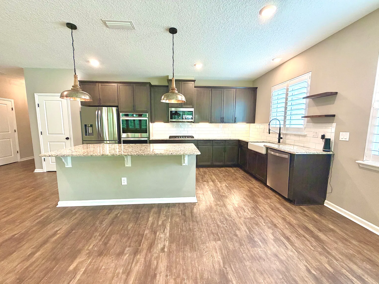 3 bed, 1902 sqft, $2,895 — Photo 3