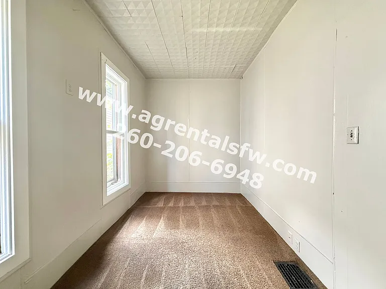 2430 Thompson Ave — Photo 6