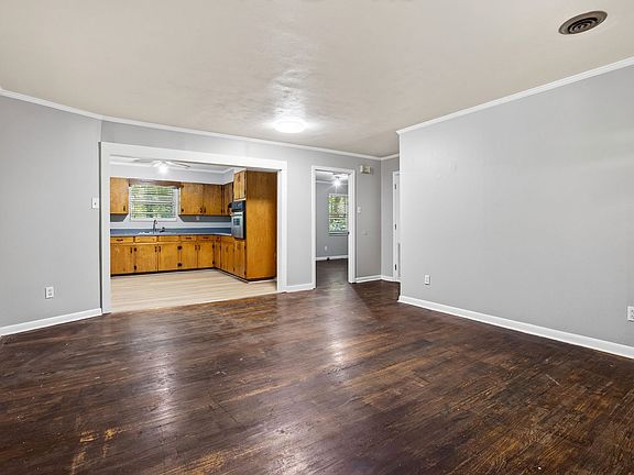 5th image of 3705 Crestview Pl NW