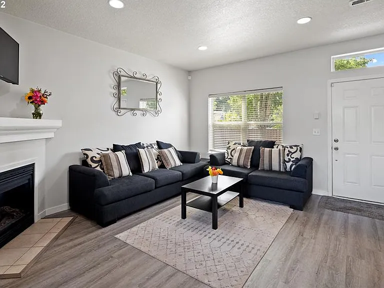 2223 SE 89th Ave — Photo 8