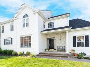 8 Helen Ct, Parlin, NJ 08859