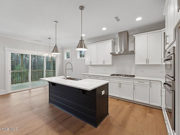 4th image of 269 Oak Meadow Lane