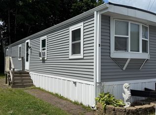 5 Sean Cir, East Wareham, MA 02538