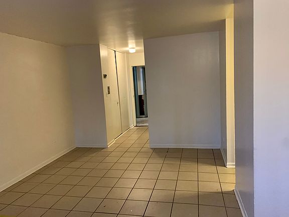 3rd image of 1533 W Jarvis Ave #414
