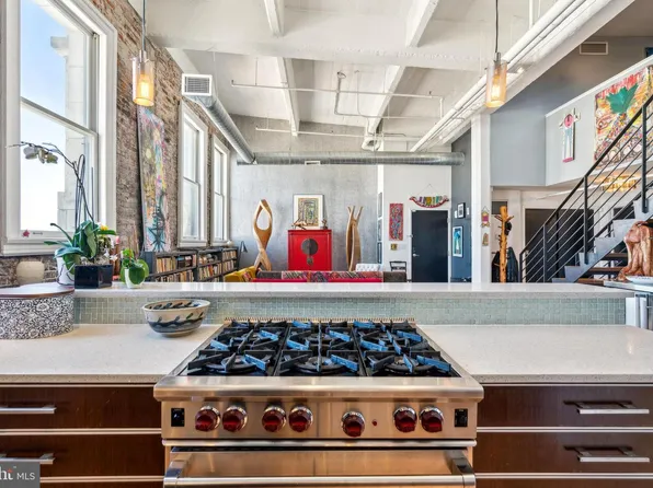 1228 Arch St #8A, Philadelphia, PA 19107