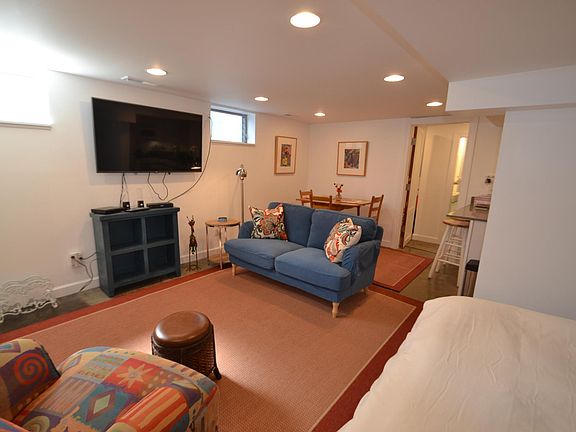 2nd image of 574 Terrace Ave APT 4