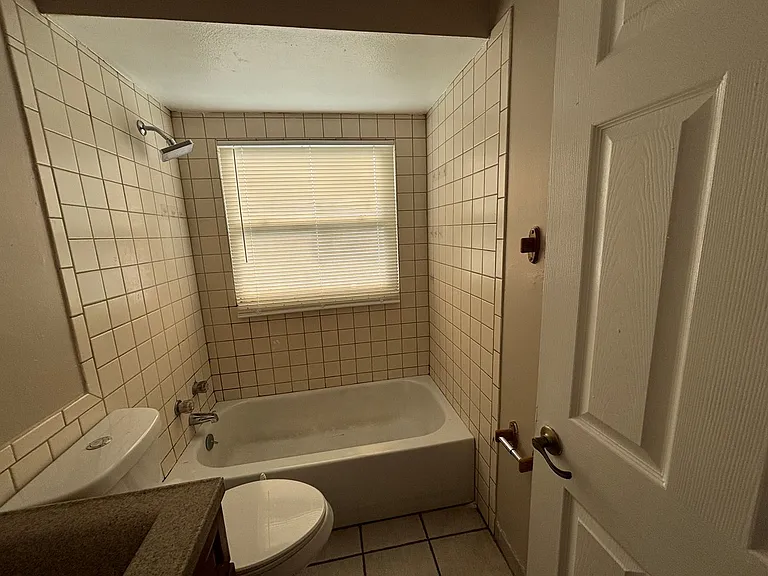 6118 Hancock Ave — Photo 9