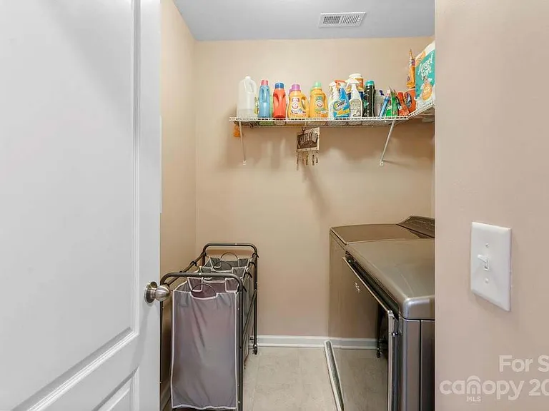 5009 Mockernut Ln — Photo 25