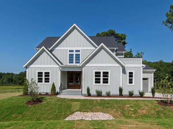 215 Broadleaf Ln, Youngsville, NC 27596