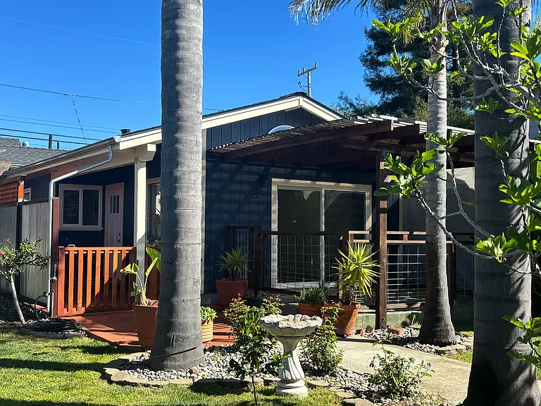 private balcony/patio