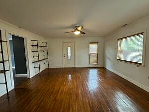 5th image of 818 E East St