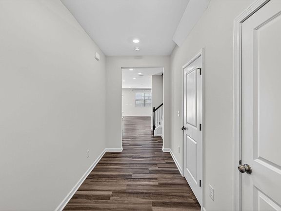 4th image of 209 Cambria Ln