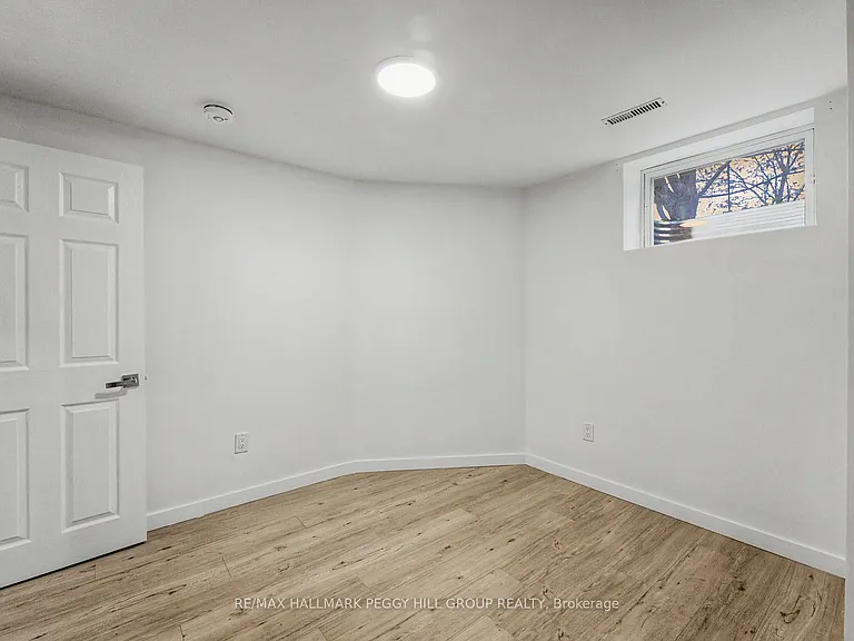 332 Harvie Rd #LOWER — Photo 8