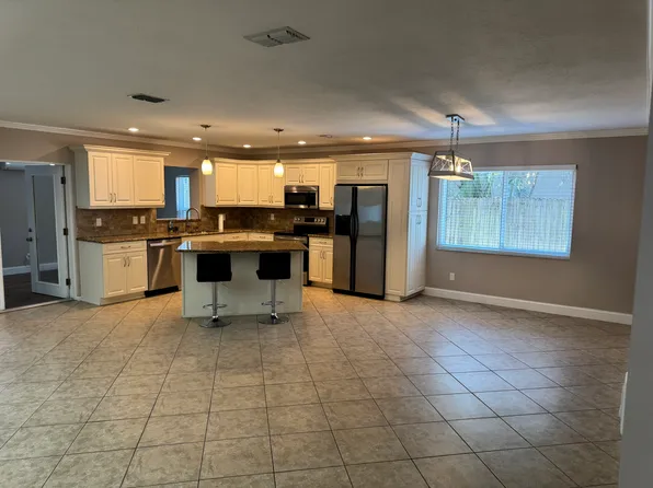 2661 Knoll St E, Palm Harbor, FL 34683