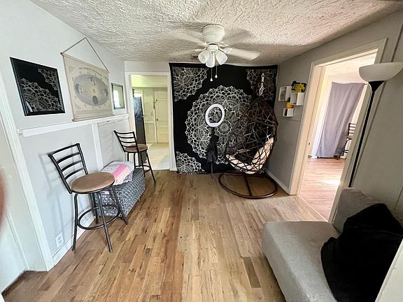 3rd image of 1307 E Lincoln Ave