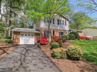 1847 Foxstone Dr, Vienna, VA 22182