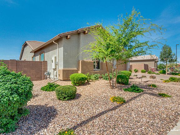 3rd image of 2521 E Lindrick Dr