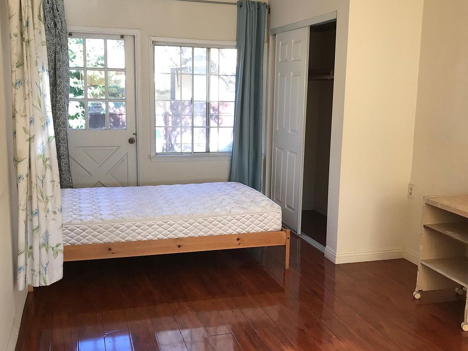 2nd image of 1045 S Gladys Ave