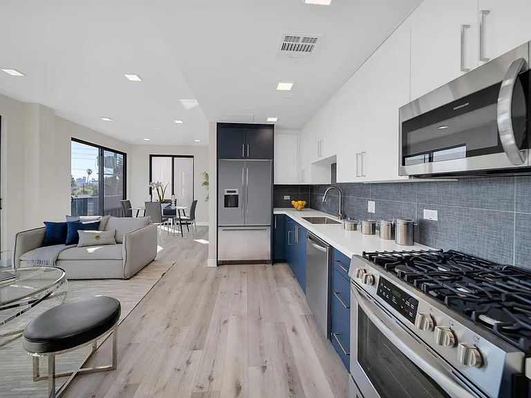 1111 N Kenmore Ave #202 — Photo 17