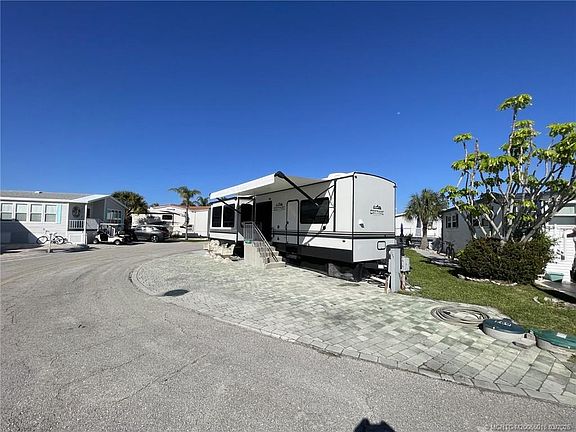 3rd image of 769 Nettles Blvd