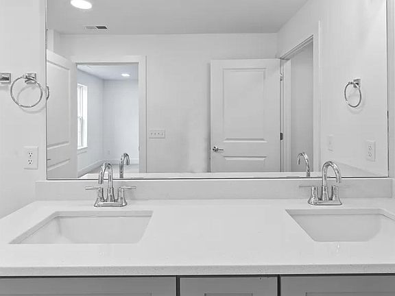 2nd image of 700 N Dupont Ave #514C