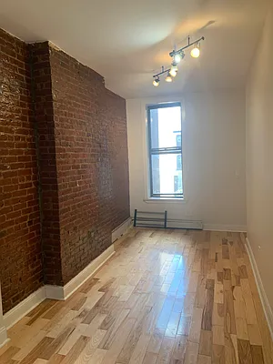 Rented by Roomeze | media 21