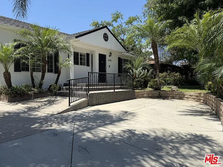 4747 Cartwright Ave — Photo 14
